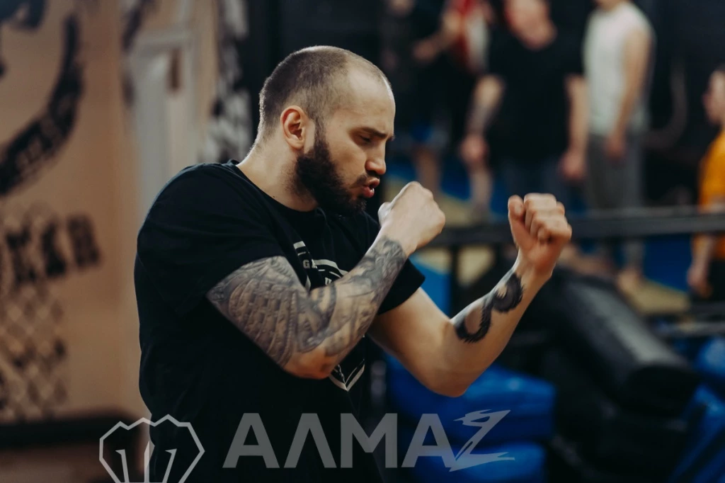Клуб единоборств Алмаз - секция кикбоксинга в СПб Клуб единоборств Алмаз - секция кикбоксинга в СПб